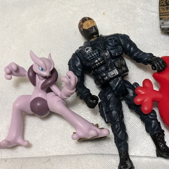 6 toy figures - Picture 2 of 6